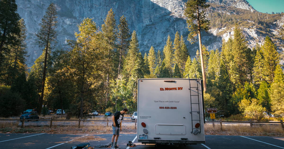 El Monte camper op een camperplaats in Yosemite National Park, de Verenigde Staten.